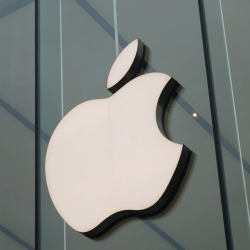 uk-demands-apple-break-encryption-to-allow-gov’t-spying-worldwide,-reports-say