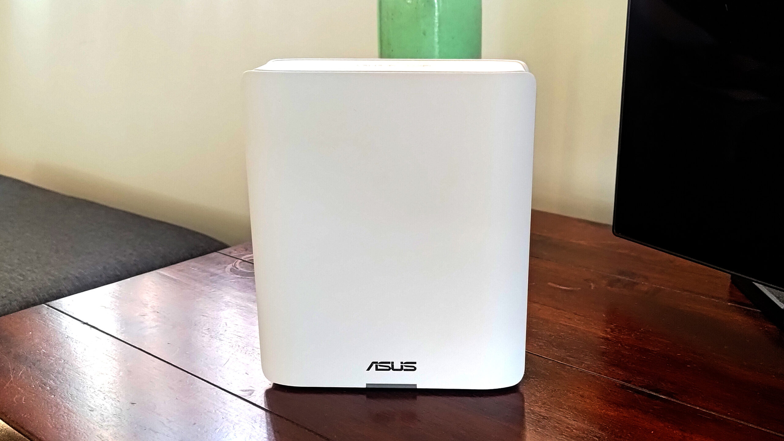 asus-zenwifi-bt10-review:-sleek-and-super-fast-wi-fi-7-mesh,-but-you’ll-pay-for-it