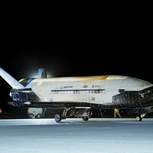 the-x-37b-spaceplane-lands-after-helping-pave-the-way-for-“maneuver-warfare”