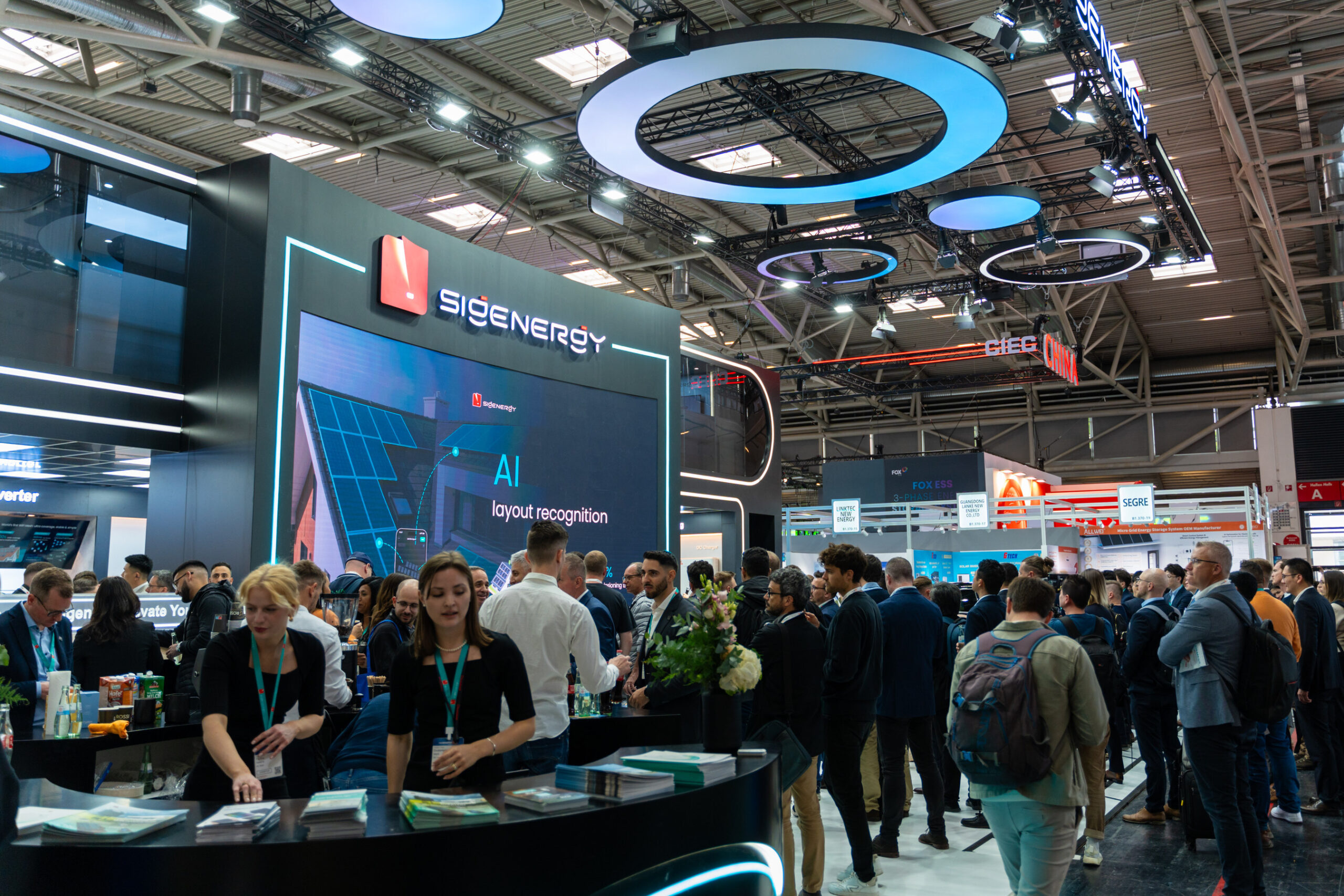 impulsando-el-futuro-con-ia:-sigenergy-presenta-sus-avances-en-energia-inteligente-en-intersolar-europe-2025