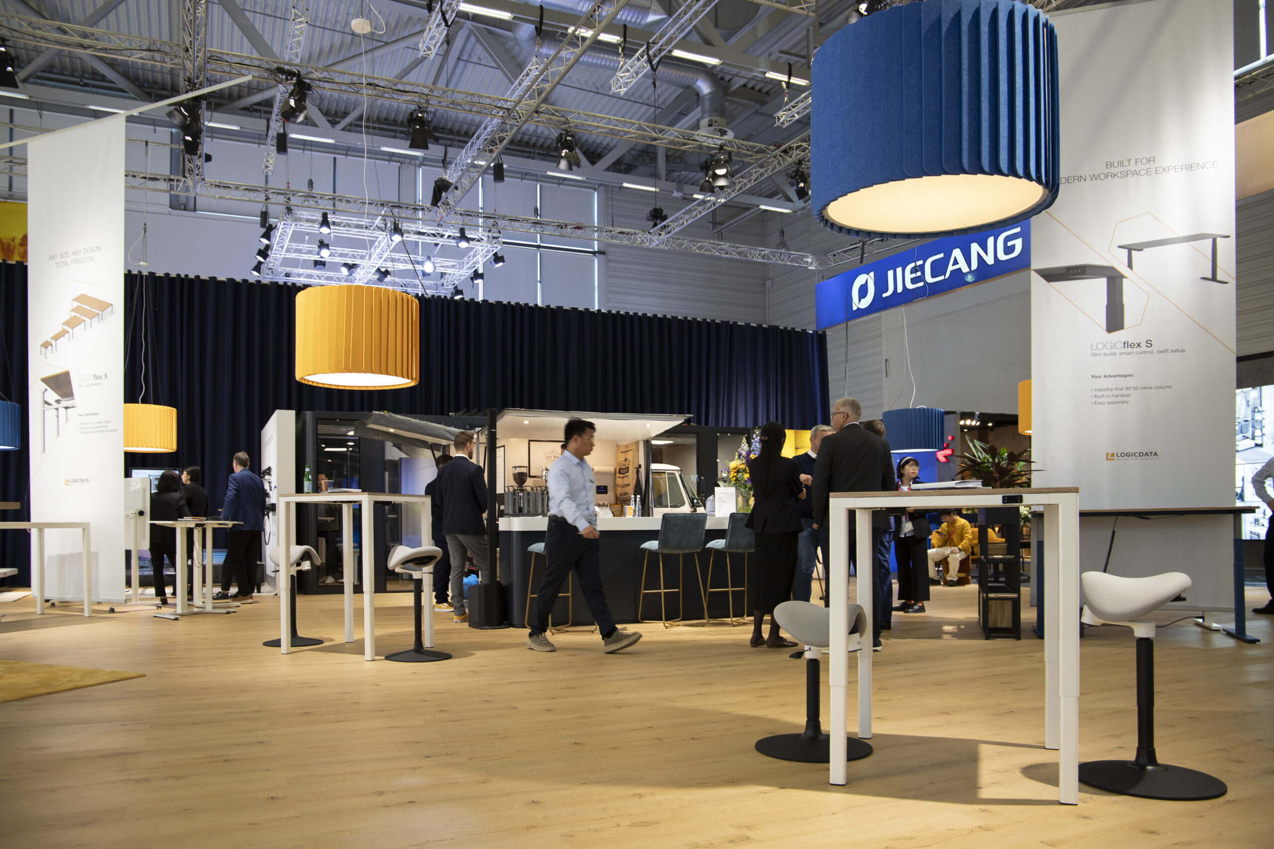 jiecang-au-salon-interzum-2025-:-revolutionner-le-mobilier-europeen-grace-a-l’innovation-et-a-la-fabrication-locale