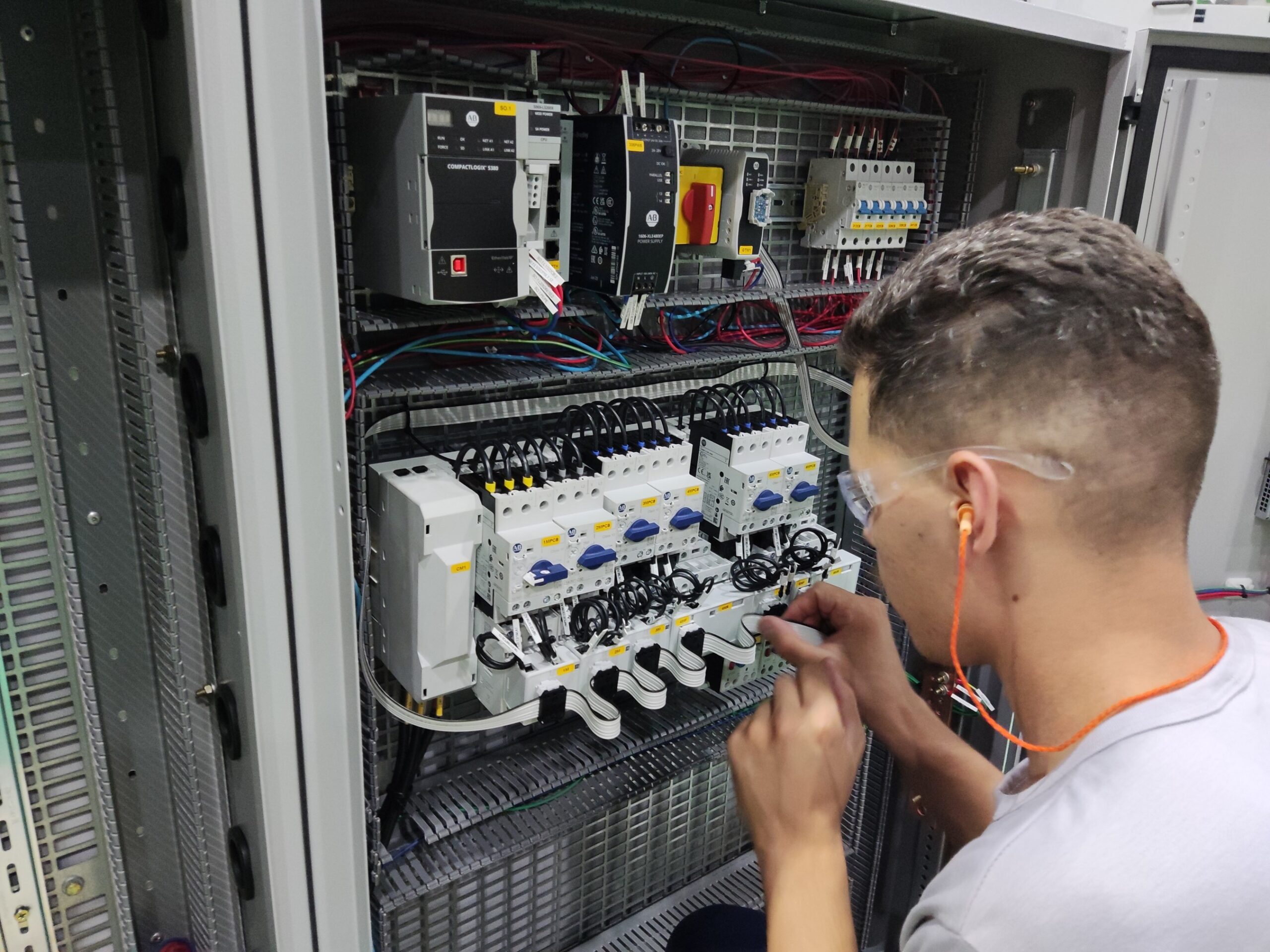 volga-verkurzt-die-verdrahtungszeit-fur-schaltschranke-um-66-%-mit-der-ethernet/ip-schaltschranklosung-von-rockwell-automation