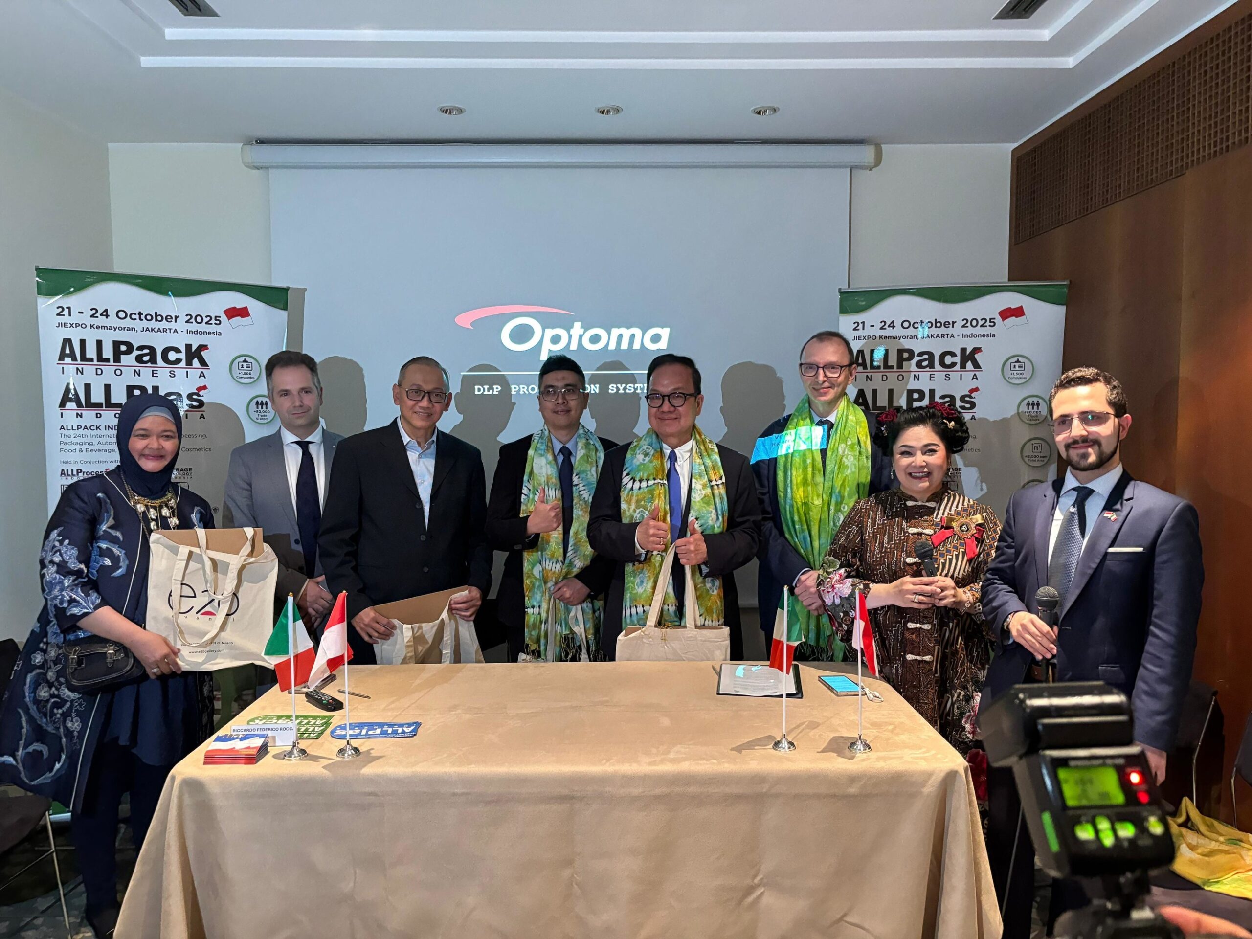 allpack-indonesia-2025-:-des-innovations-dans-les-domaines-de-l’emballage,-des-plastiques,-de-la-transformation,-de-l’impression,-du-recyclage-et-des-produits-pharmaceutiques-y-seront-presentees,-renforcant-la-synergie-entre-l’indonesie-et-l’italie-en
