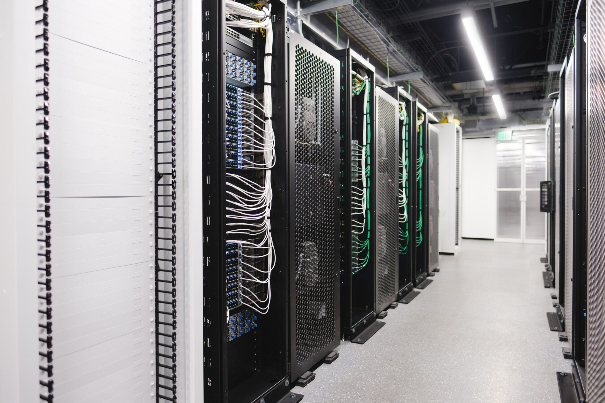deepl-es-la-primera-empresa-europea-en-implantar-el-nvidia-dgx-superpod-con-sistemas-dgx-gb200