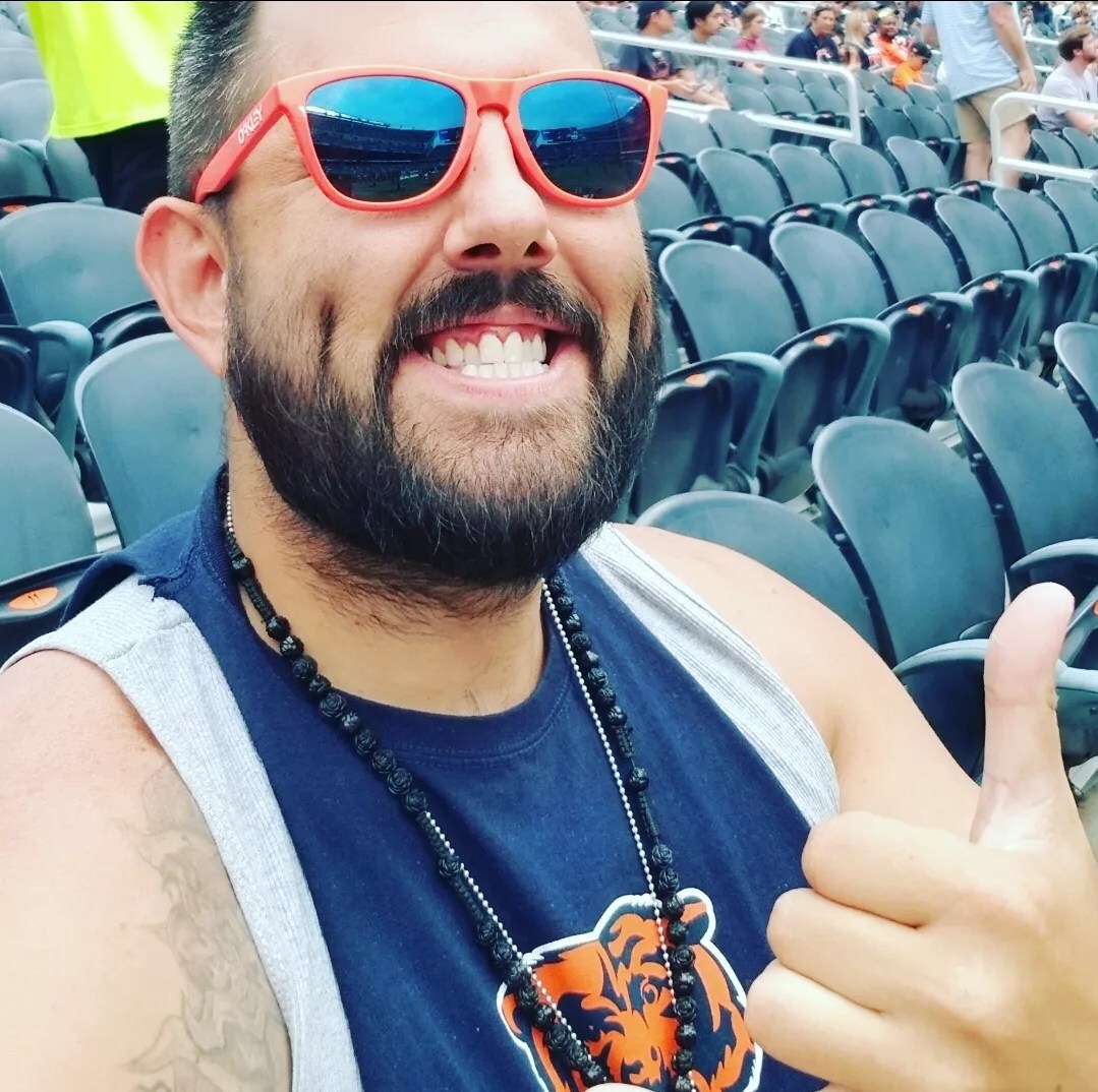 chicago-man-raising-money-for-veterans-with-help-from-his-beard