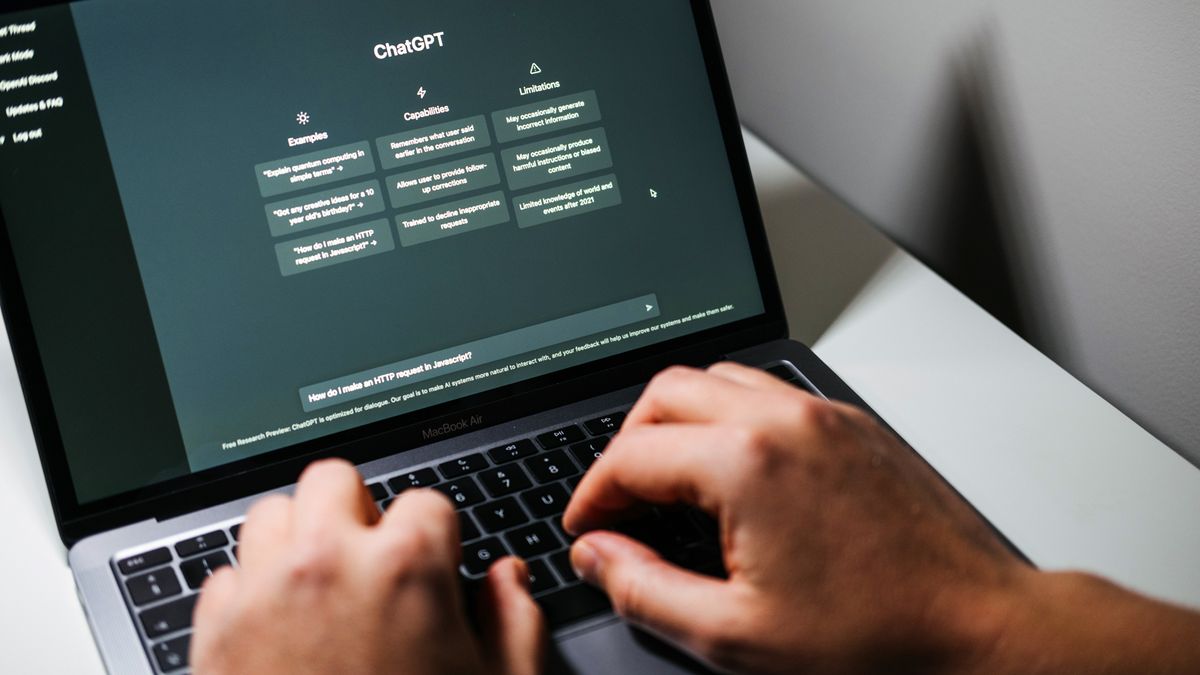 chatgpt-wants-to-replace-google-but-i’m-not-convinced-it’s-a-competition