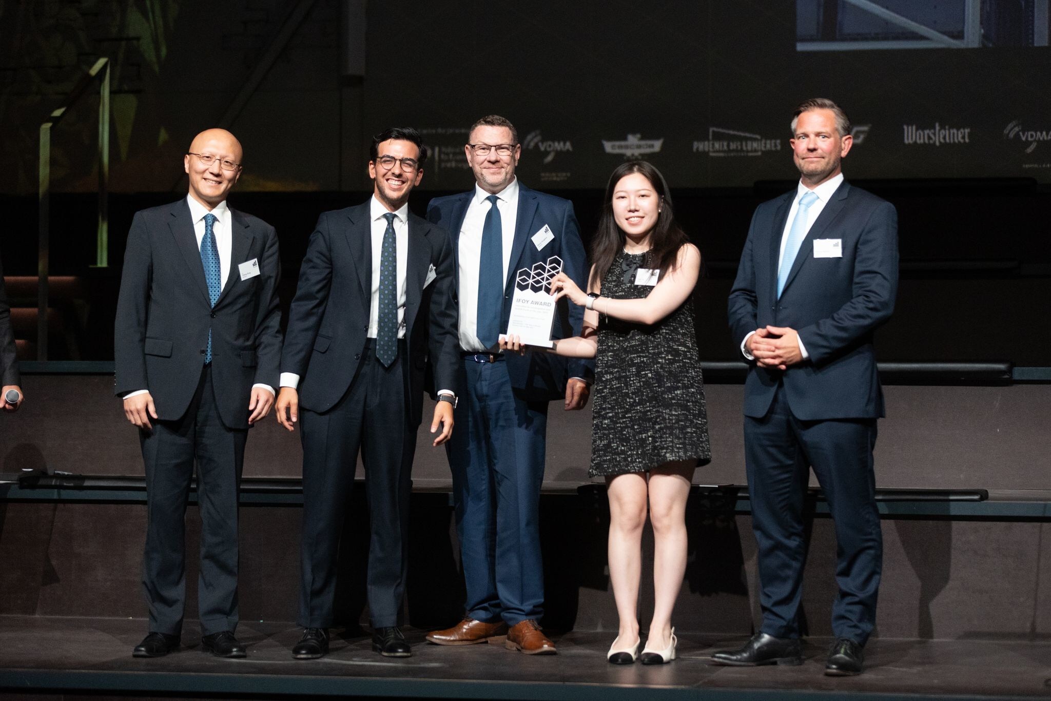 geekplus-gana-el-prestigioso-premio-ifoy-por-el-innovador-proyecto-roboshuttle-con-dr.-max-italia