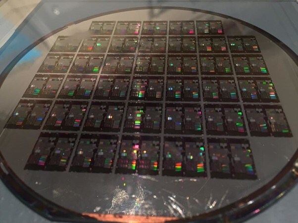 ieee-study-achieves-efficient-integration-of-quantum-dot-lasers-on-silicon-chiplets
