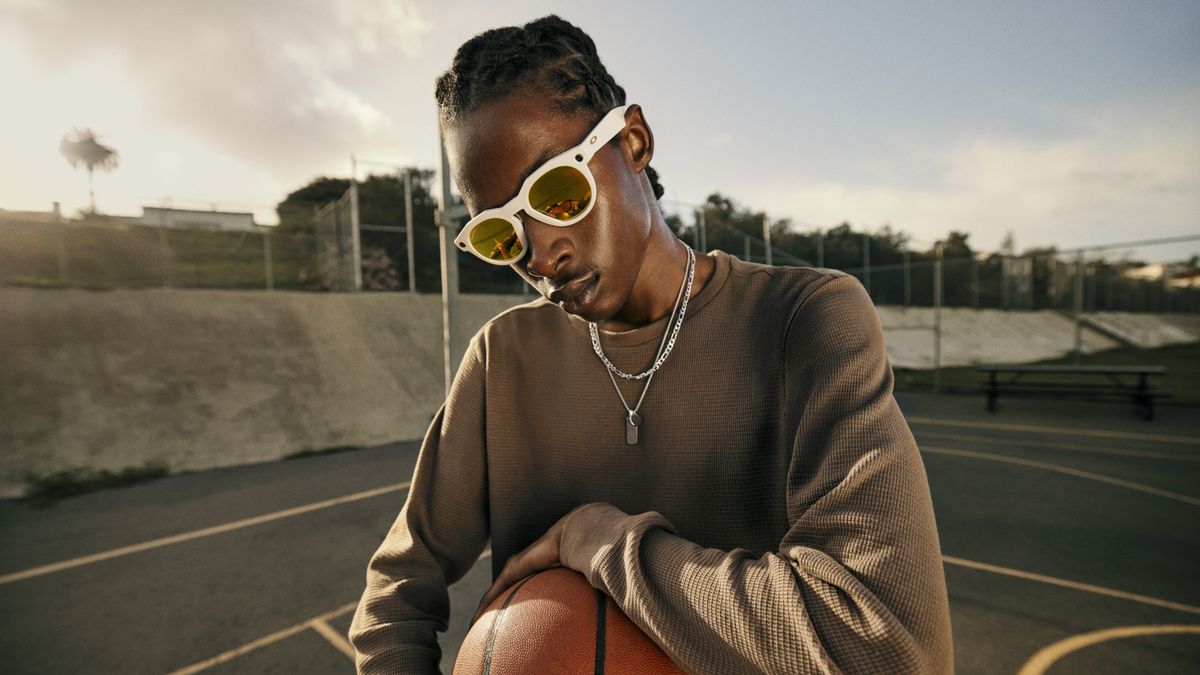 you-can-finally-preorder-the-oakley-meta-smart-glasses,-but-there’s-a-catch