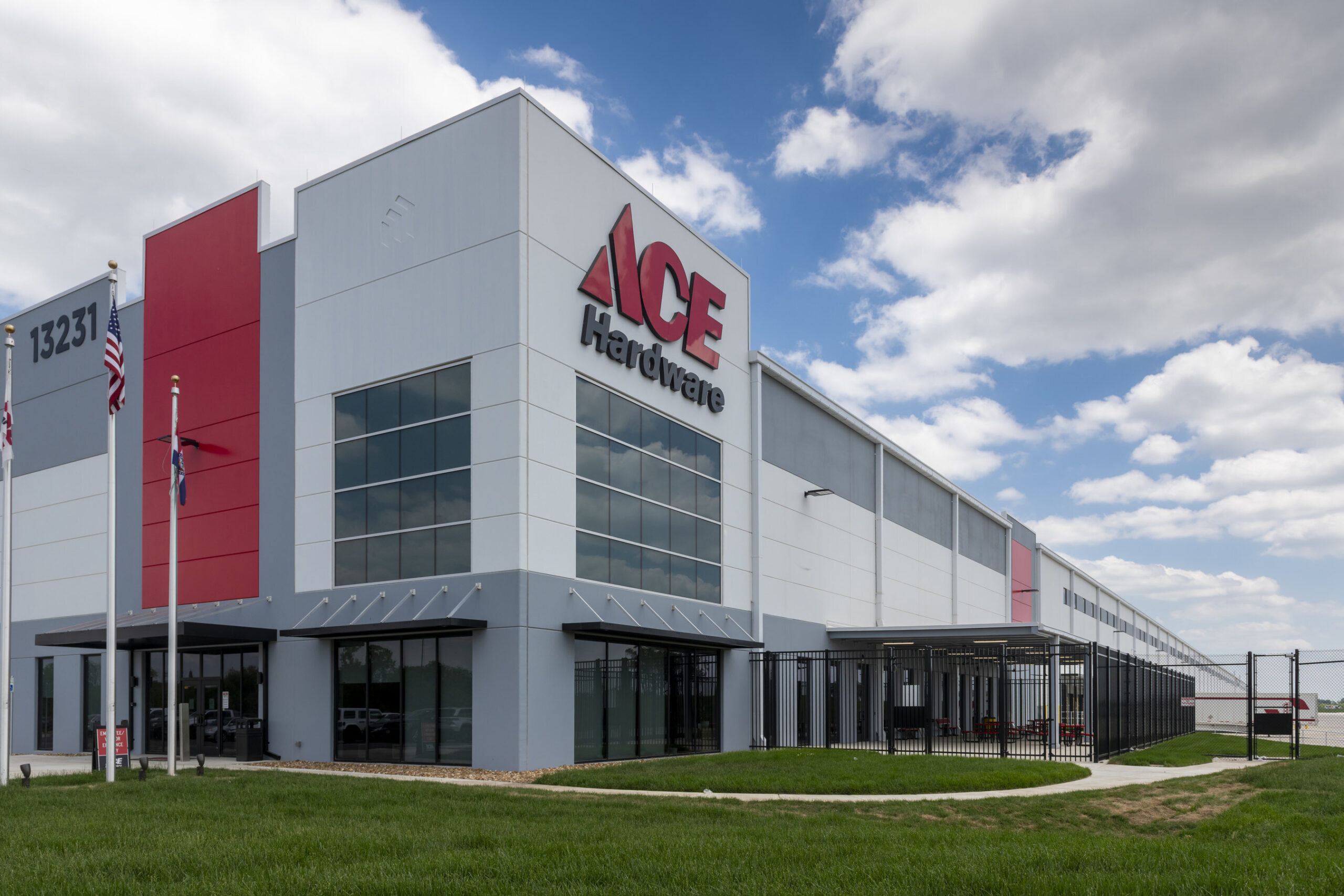 ace-hardware-celebrates-grand-opening-of-new-retail-support-center-in-kansas-city,-mo.