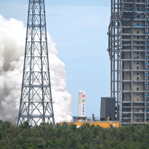 After recent tests, China appears likely to beat the United States back to the Moon