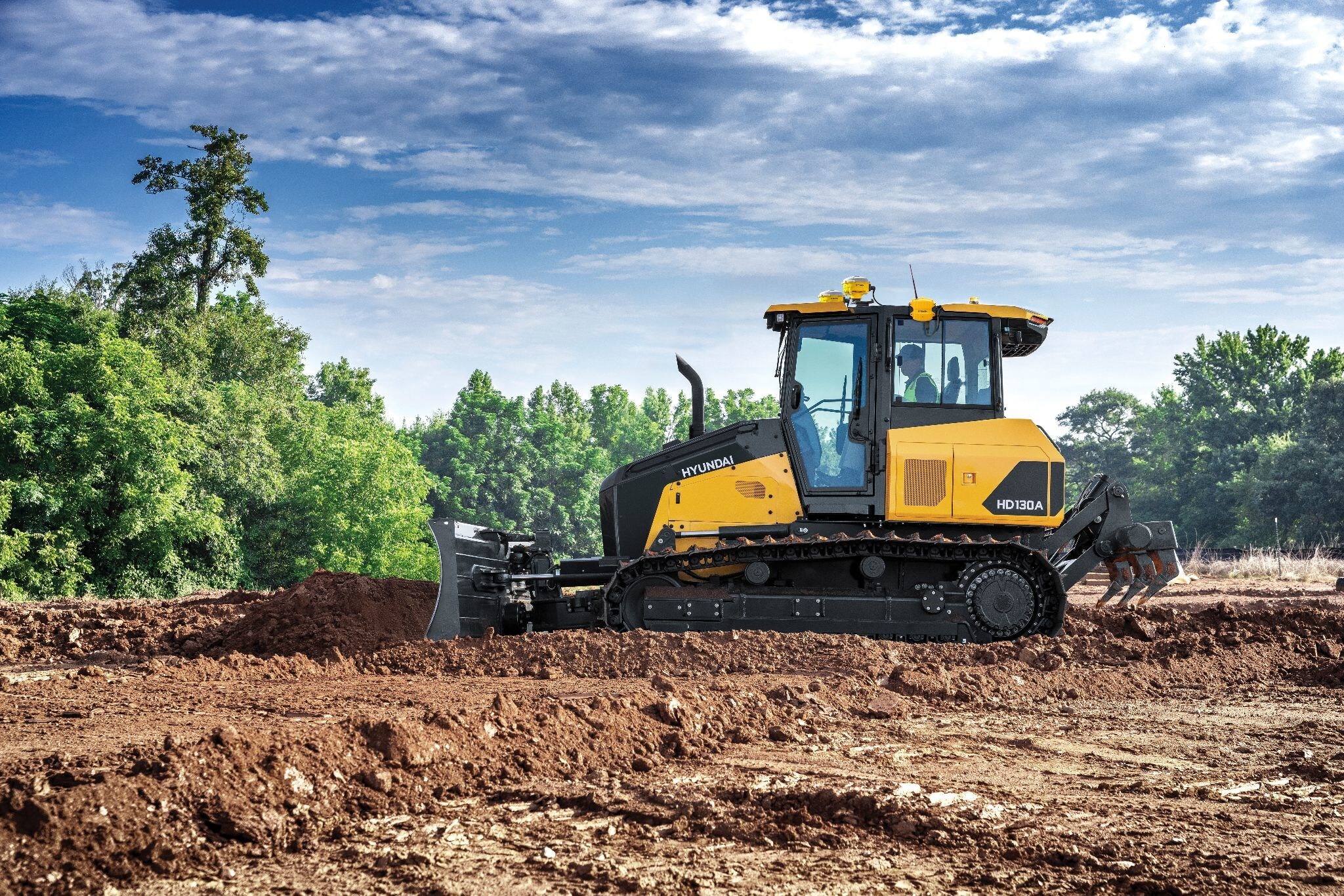 trimble-and-hyundai-announce-trimble-ready-option-for-new-line-of-hd130a-dozers