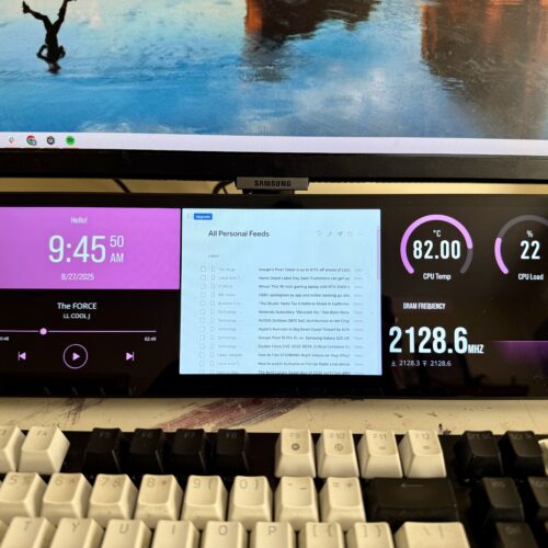 corsair’s-pc-dockable-screen-helped-me-monitor-my-pc-components-and-news-feeds