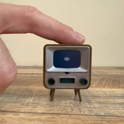 video-player-looks-like-a-1-inch-tv-from-the-’60s-and-is-wondrous,-pointless-fun