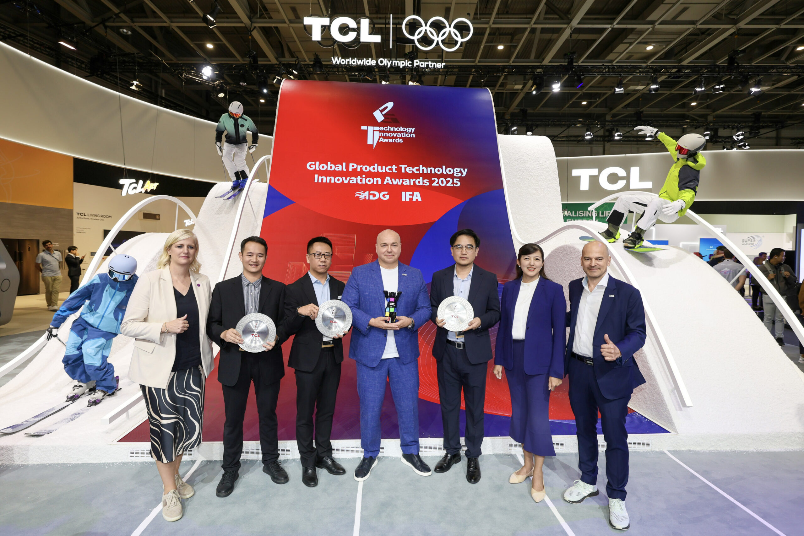 tcl-sichert-sich-auf-der-ifa-2025-mit-innovativen-smart-living-losungen-mehrere-auszeichnungen