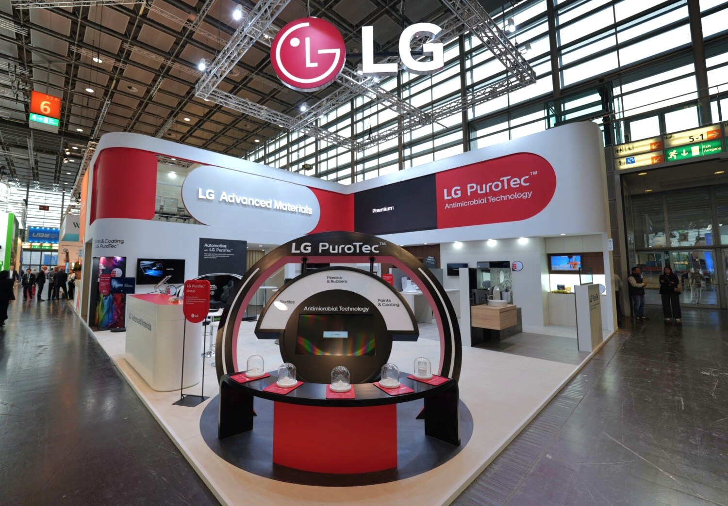 lg-showcases-purotec-antimicrobial-material-at-k-show-in-germany