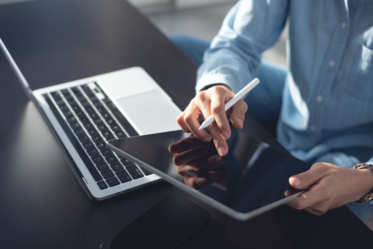 5 reasons why freelancers and solopreneurs need to move away from Windows 10 as soon as possible