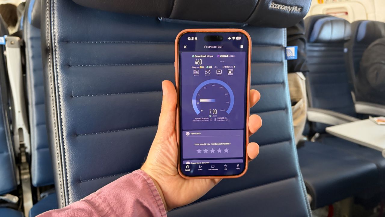 i-tried-united’s-new-starlink-wi-fi,-and-it-feels-like-the-internet-finally-reached-the-sky