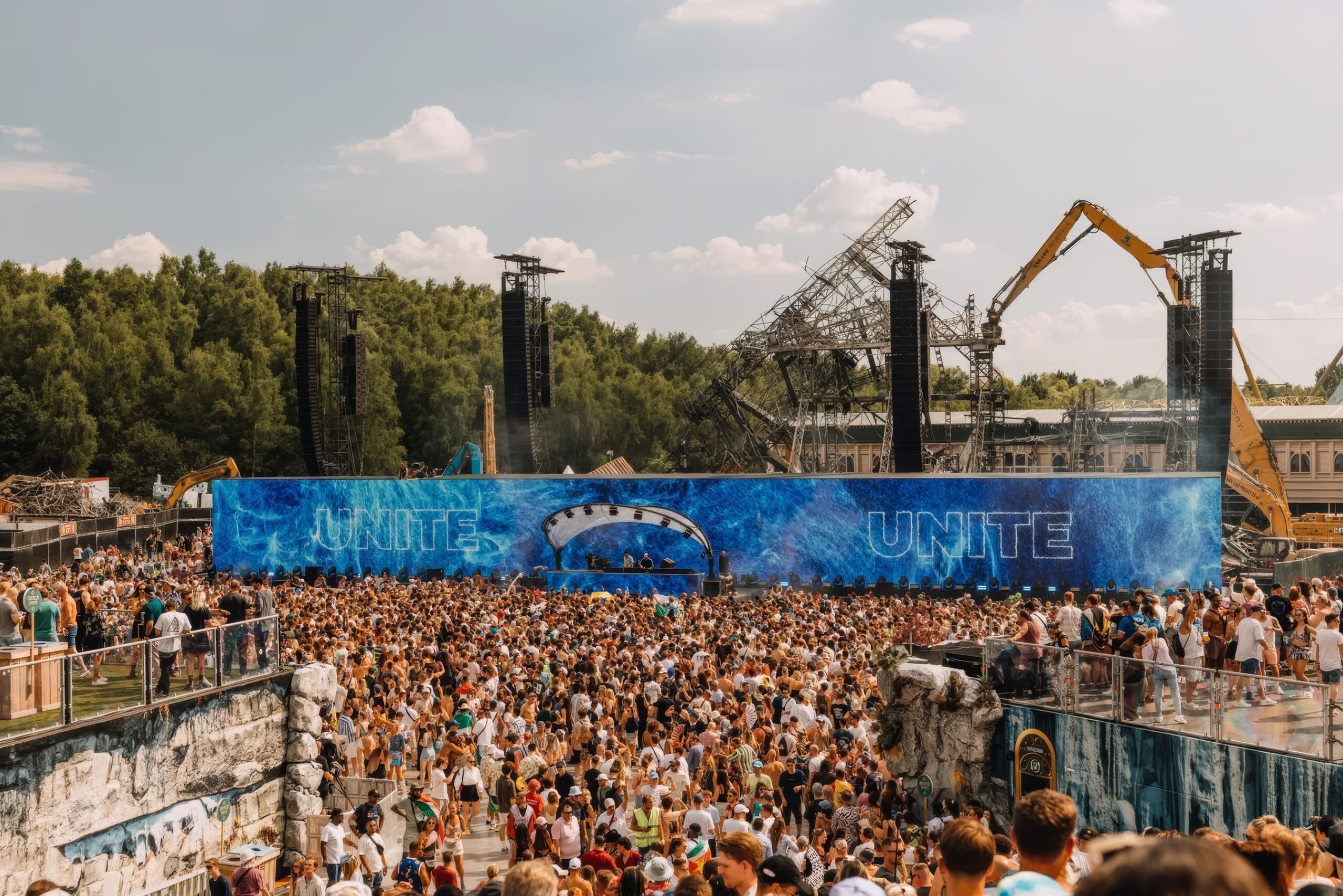 tomorrowland-2025:-superando-la-adversidad-con-unidad