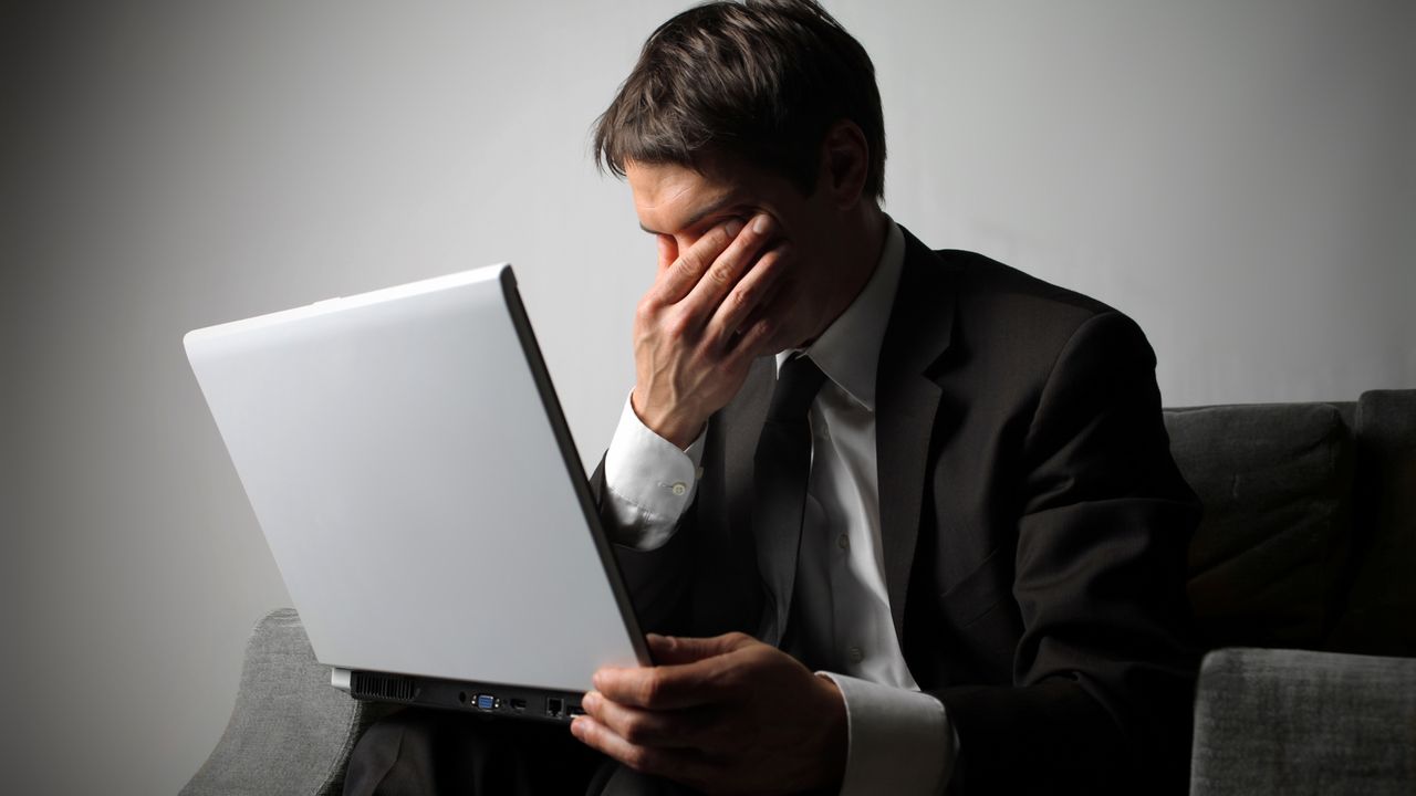 windows-11-gets-improved-dark-mode-–-but-microsoft-breaks-the-feature-for-some-unfortunate-users