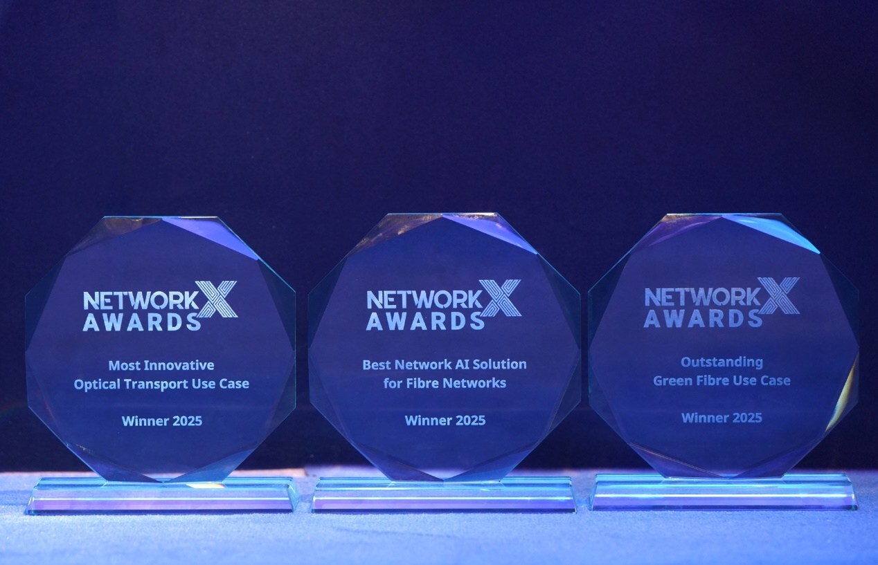 huawei-wins-three-awards-in-the-all-optical-network-field-at-network-x-2025