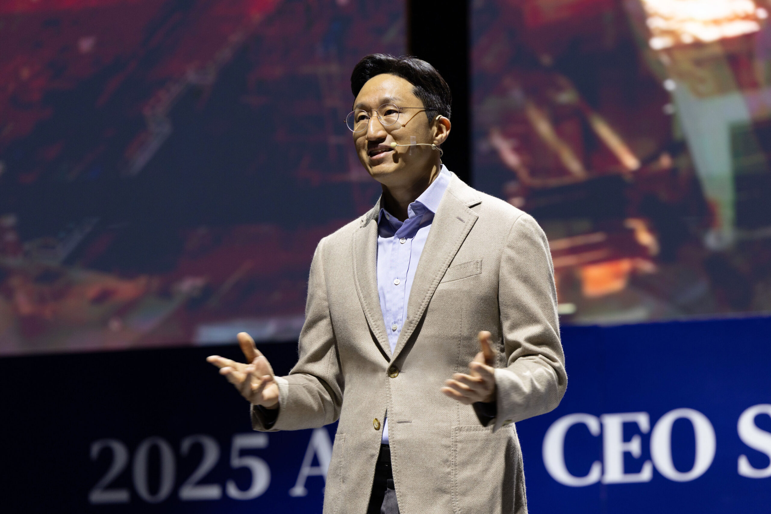 hd-hyundai-chairman-chung-kisun-discusses-sustainable-future-for-shipbuilding-through-global-innovation-alliances-at-apec-2025-korea