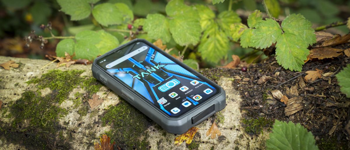 i-reviewed-the-8849-tank-4-pro-–-and-it’s-the-first-rugged-phone-with-a-projector-that-impressed-me