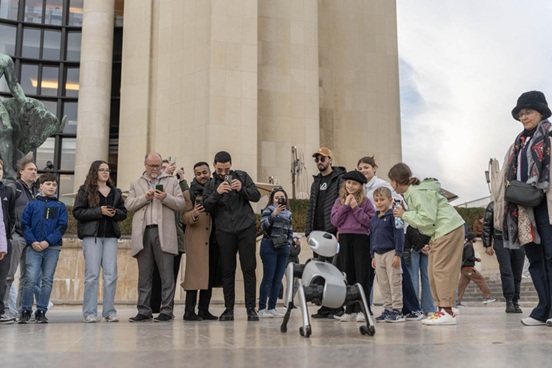 paris-watch:-robot-dogs-are-about-to-become-part-of-everyday-life