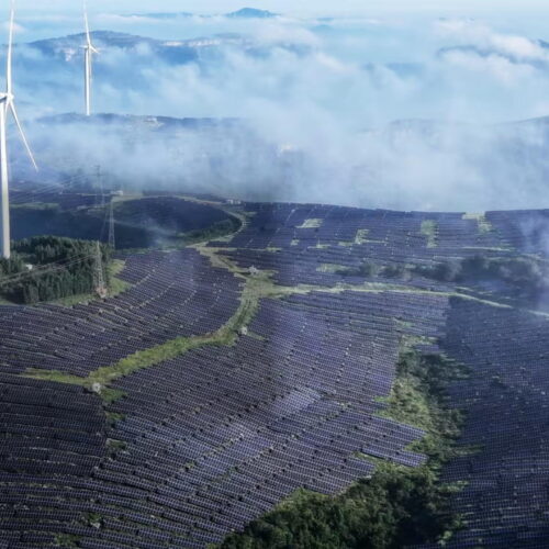 falling-panel-prices-lead-to-global-solar-boom,-except-for-the-us