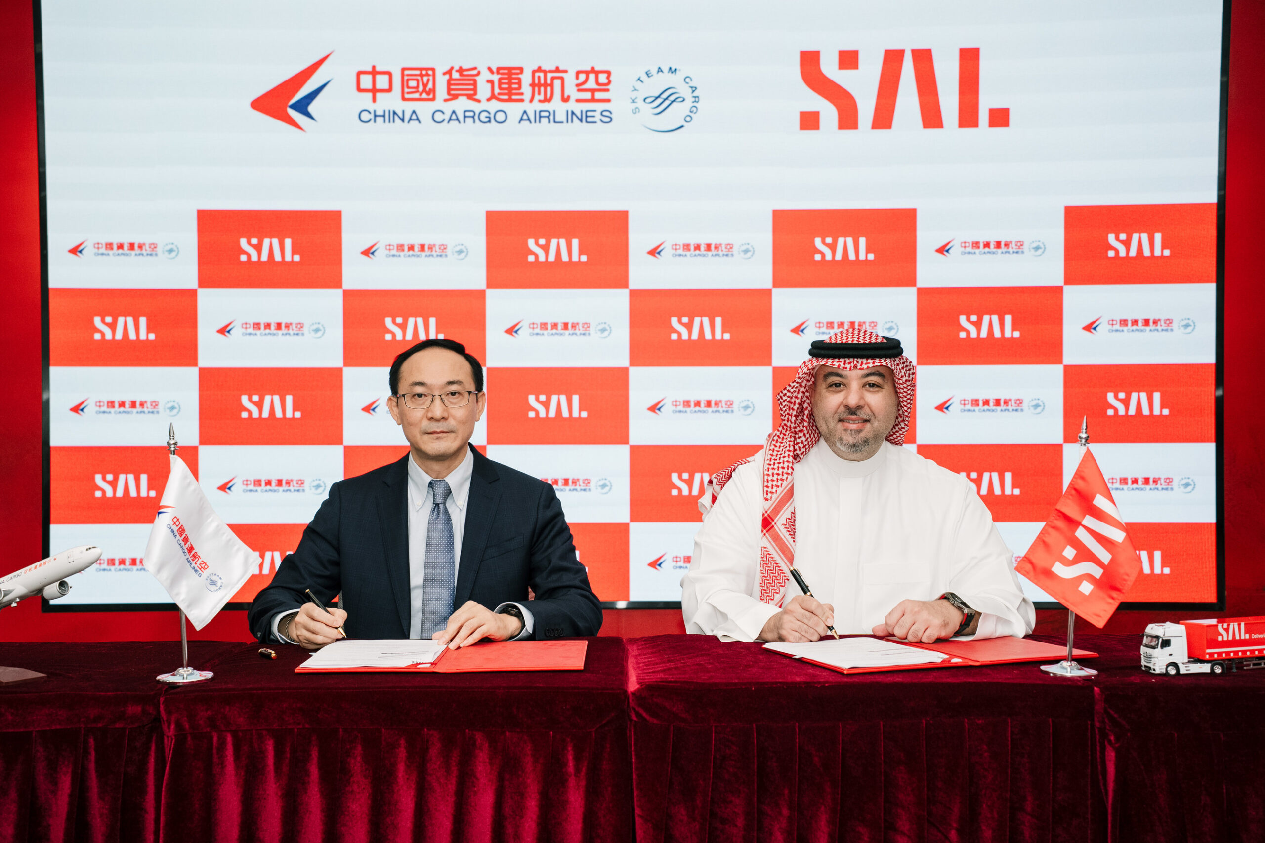 sal-signs-strategic-agreement-with-china-cargo-airlines-to-enhance-air-trade-between-saudi-arabia-and-china