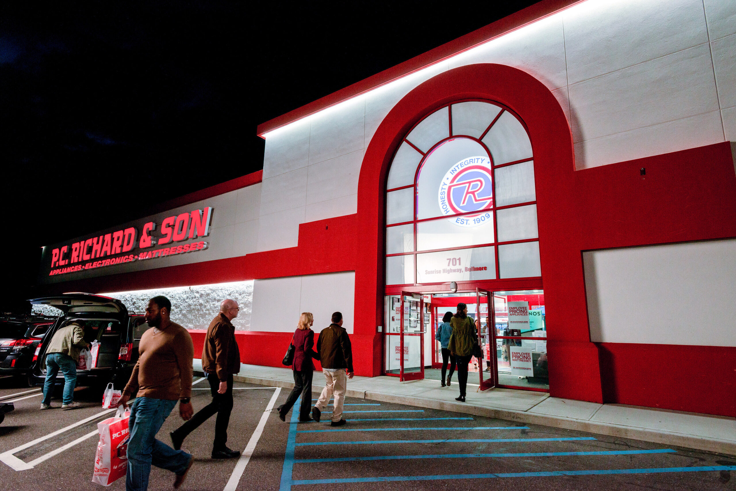 pc.-richard-&-son-unveils-biggest-black-friday-savings-event-of-the-year