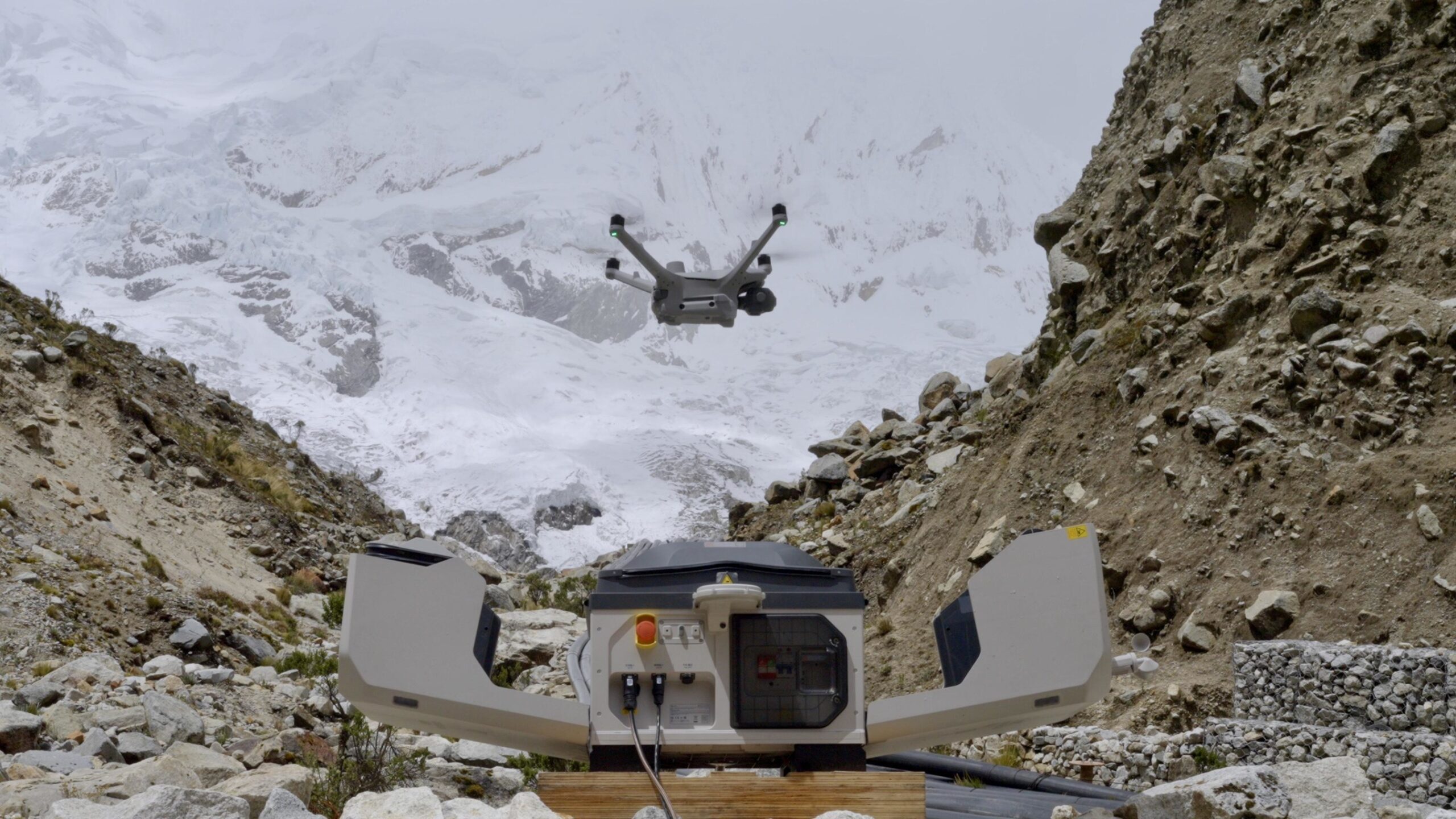 dji-dock-3-mejora-la-monitorizacion-de-glaciares-frente-a-avalanchas-e-inundaciones-en-los-andes-peruanos