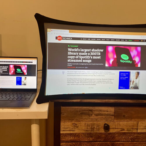 the-splay-is-a-subpar-monitor-but-an-exciting-portable-projector 