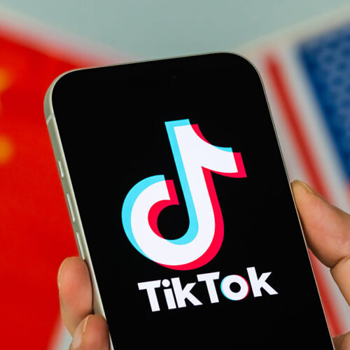 tiktok-deal-is-done;-trump-wants-praise-while-users-fear-maga-tweaks