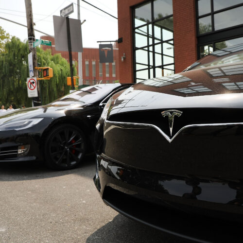 tesla-kills-models-s-and-x-to-build-humanoid-robots-instead