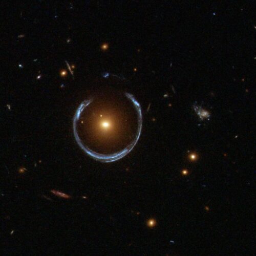 researchers-spot-saturn-sized-planet-in-the-“einstein-desert”