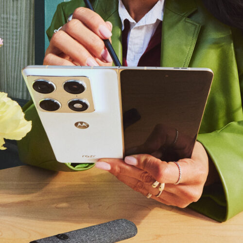 motorola-reveals-the-razr-fold,-a-book-style-foldable-launching-this-summer