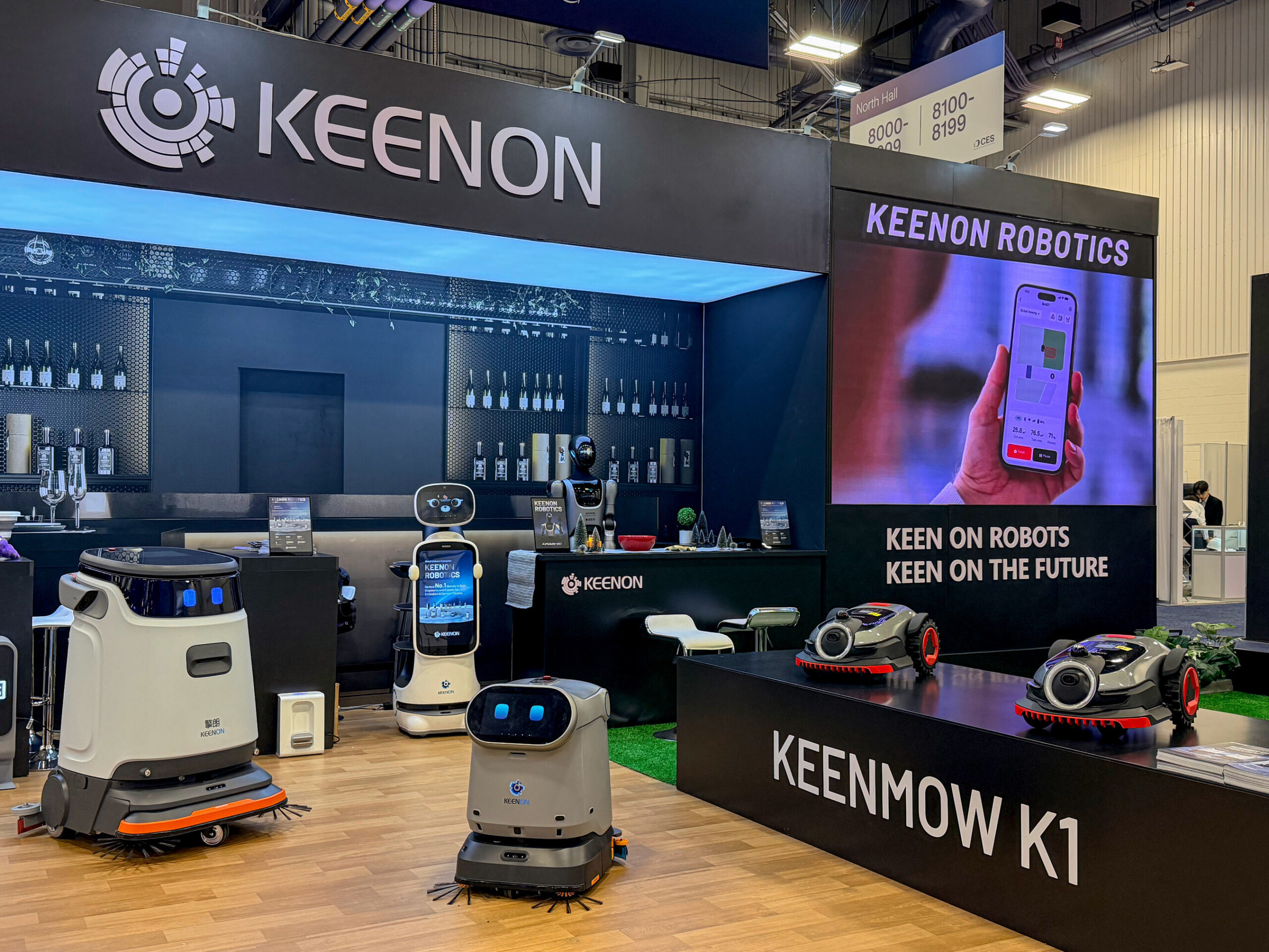 keenon-robotics-presente-pour-la-premiere-fois-un-robot-humanoide-a-ces-2026-et-devoile-la-premiere-tondeuse-a-gazon-robotisee,-etendant-la-gamme-de-ses-services-robotises-a-de-nouveaux-domaines