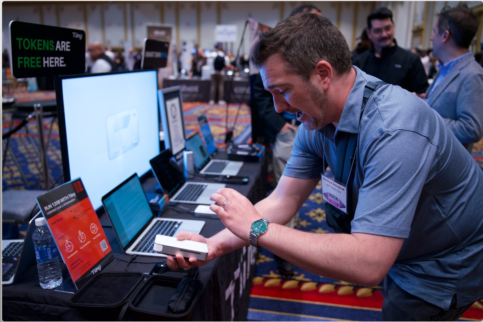 tiiny-ai-launches-pocket-size-personal-ai-computer,-drawing-strong-media-attention-at-ces