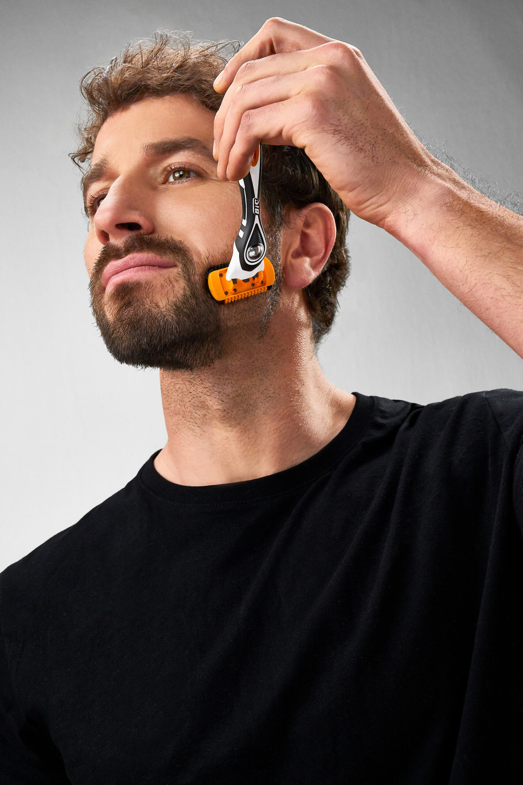 bic-launches-flex-5-trim-&-shave:-first-to-market-2-in-1-men’s-grooming-tool-with-interchangeable-shaving-and-trimming-heads