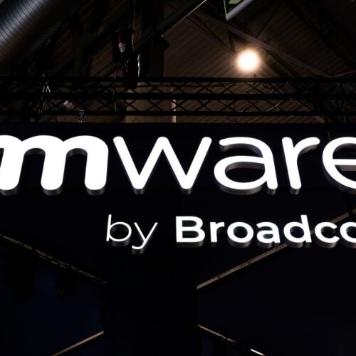most-vmware-users-still-“actively-reducing-their-vmware-footprint,”-survey-finds