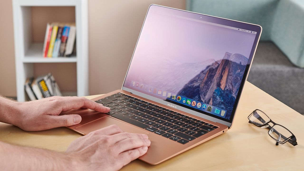 don’t-buy-an-ipad-air-right-now-–apple’s-rumored-budget-macbook-could-be-a-better-buy,-here’s-why