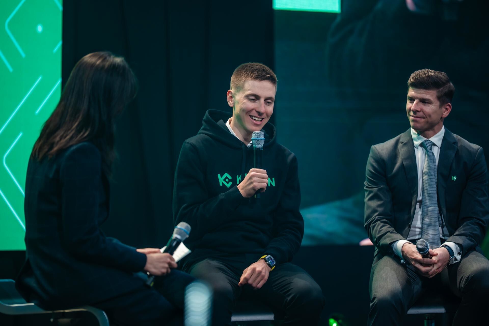 tadej-pogacar-aparece-en-el-evento-de-lanzamiento-de-kucoin-eu-en-viena