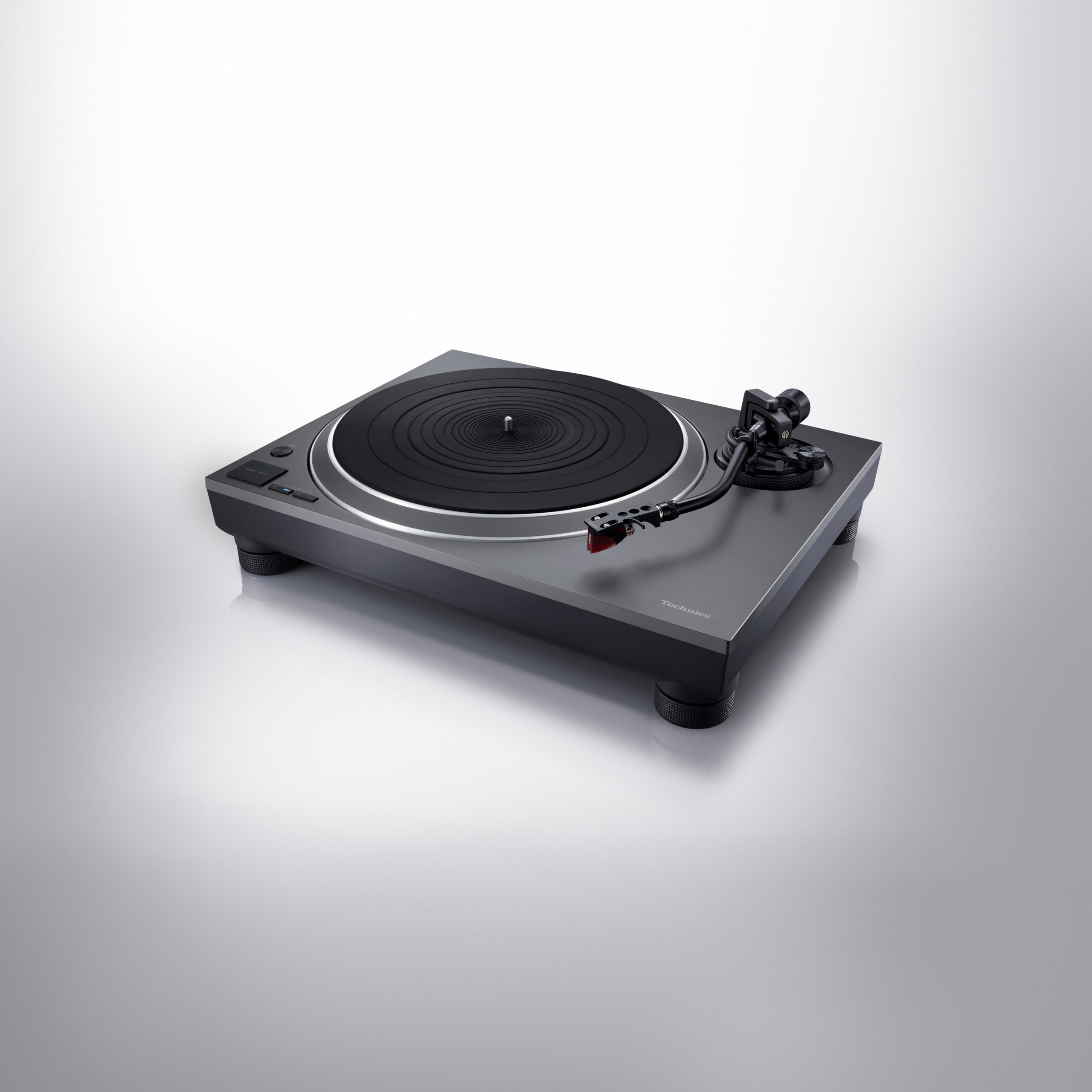 technics-introduces-the-sl-1500cs-direct-drive-turntable,-a-superior,-upgraded-model-of-the-award-winning-sl-1500c,-featuring-the-brand’s-revolutionary-ΔΣ-(delta-sigma)-drive-line-up.