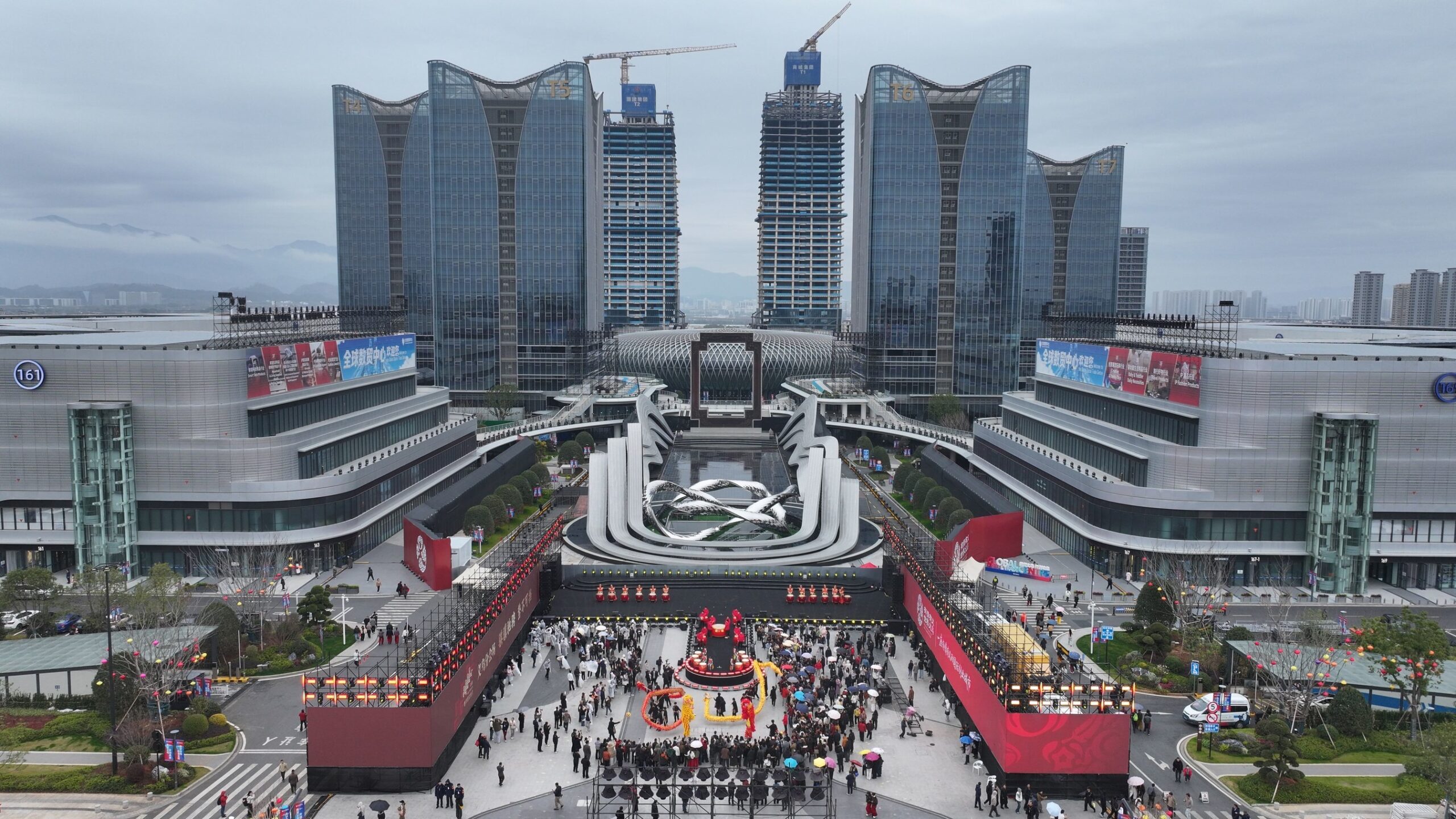 yiwu-market-resumes-operations-after-lunar-new-year,-sees-order-surge-on-day-one