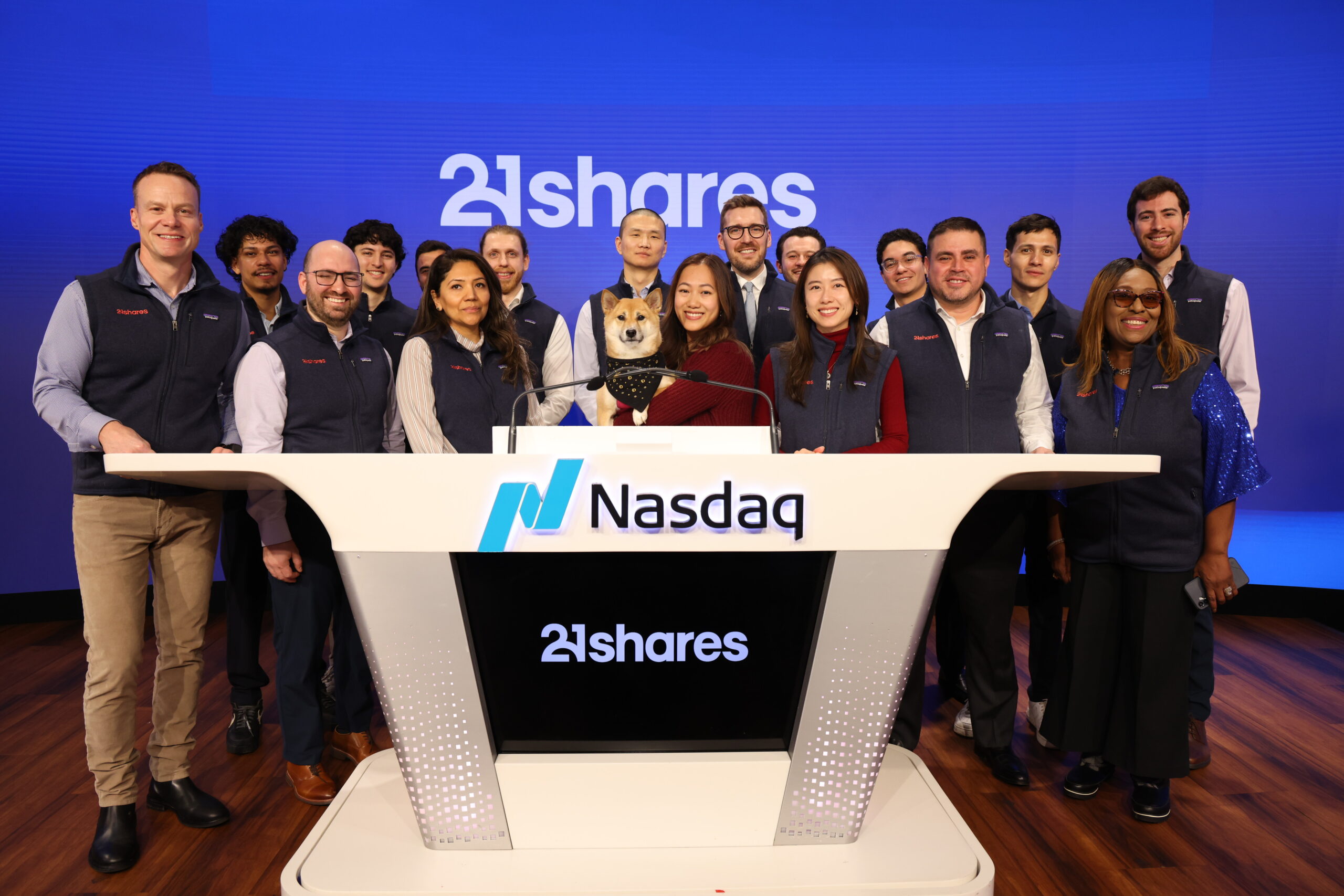 the-first-dog-to-ring-the-bell:-house-of-doge-and-21shares-mark-nasdaq-bell-ringing-with-community-activation-celebrating-the-21shares-dogecoin-etf-(tdog)