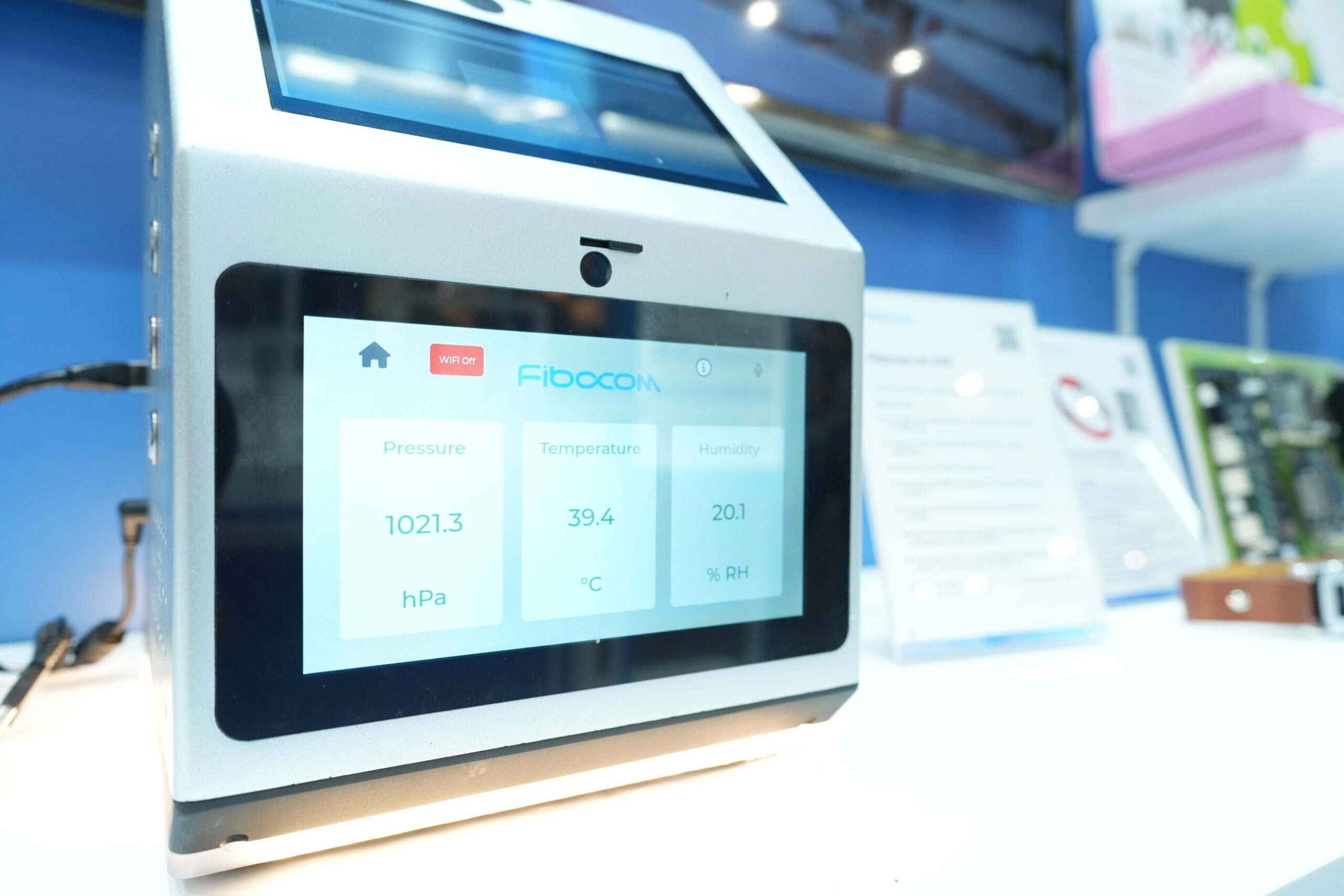 mwc-2026-|-fibocom-und-du-prasentieren-aktualisierte-all-in-one-ai-cpe-losung-mit-ai-nas-und-definieren-den-umgang-mit-familiendaten-neu