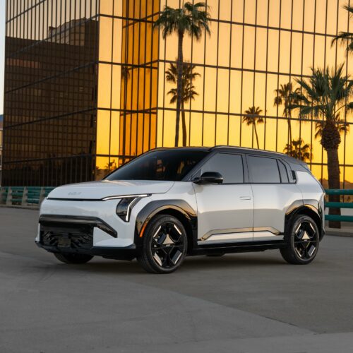 kia-shows-off-small-cars-in-ny:-the-2027-ev3-and-2027-seltos-hybrid