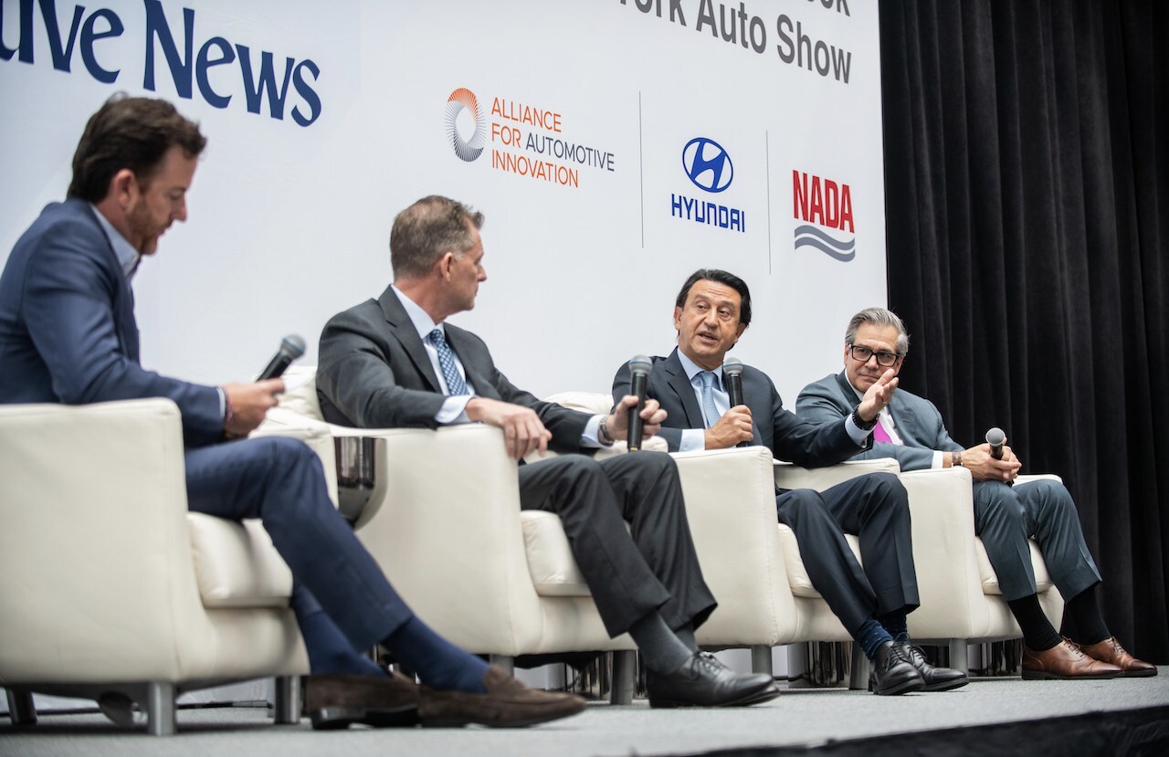 automotive-news-joins-ny-auto-show-for-first-global-outlook-panel
