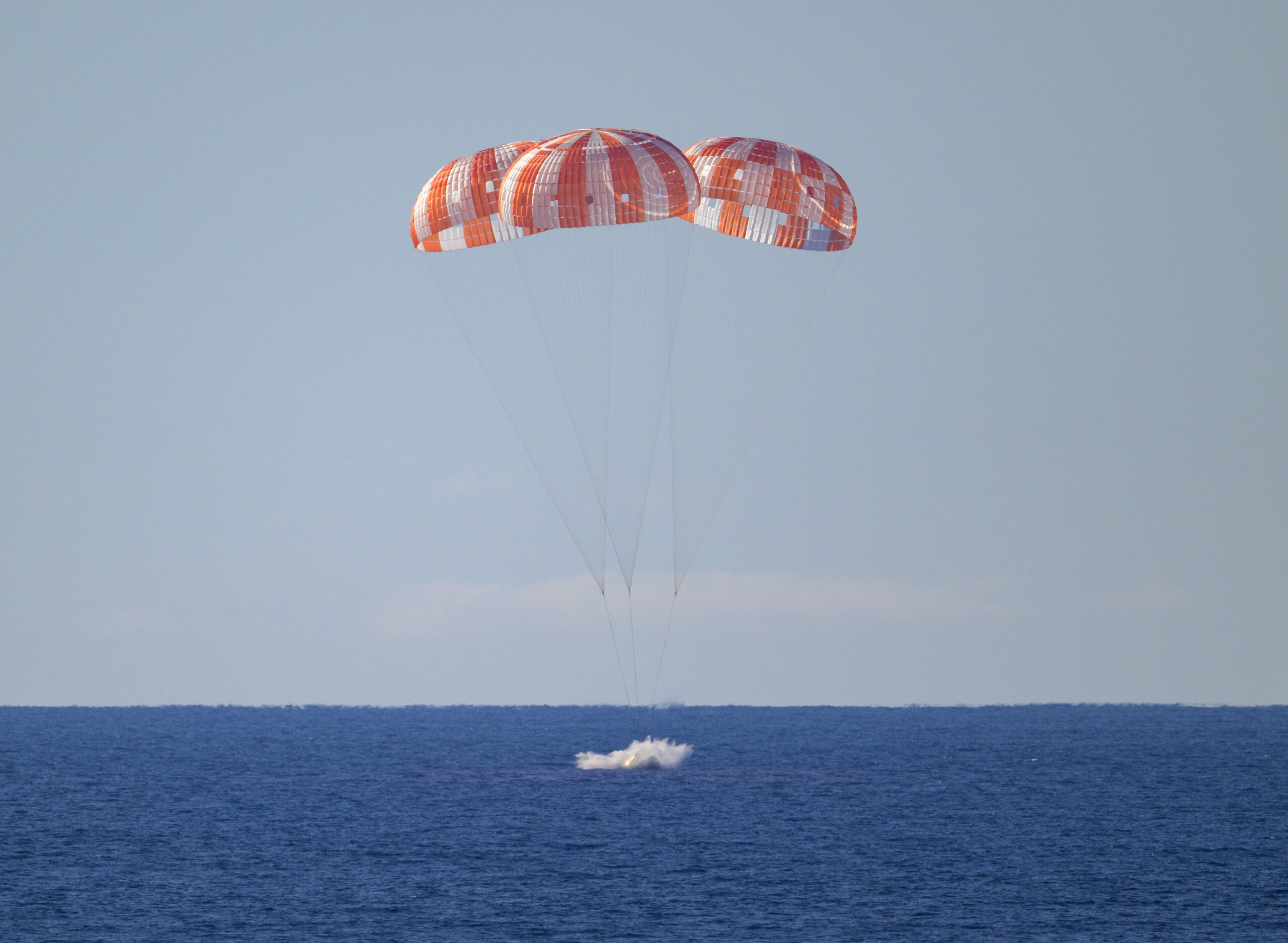 splashdown!-lockheed-martin-built-orion-spacecraft-safely-returns-astronauts-to-earth,-completing-nasa’s-artemis-ii-mission